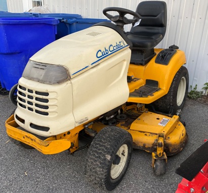 Lawn tractor Cub Cadet 3235