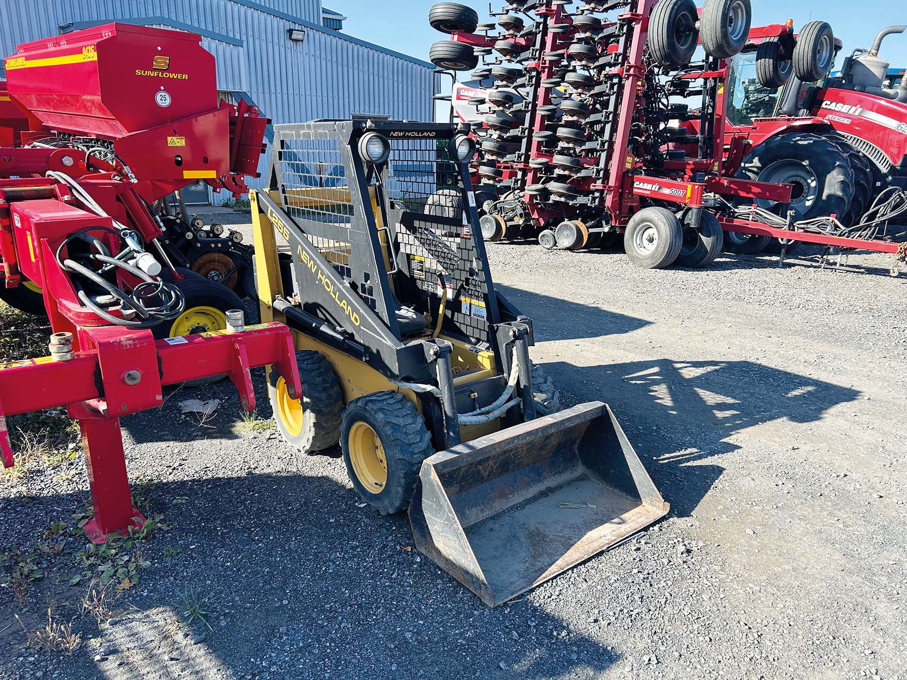 Chargeuse à direction à glissement (skid steer / skid loader) New Holland L255