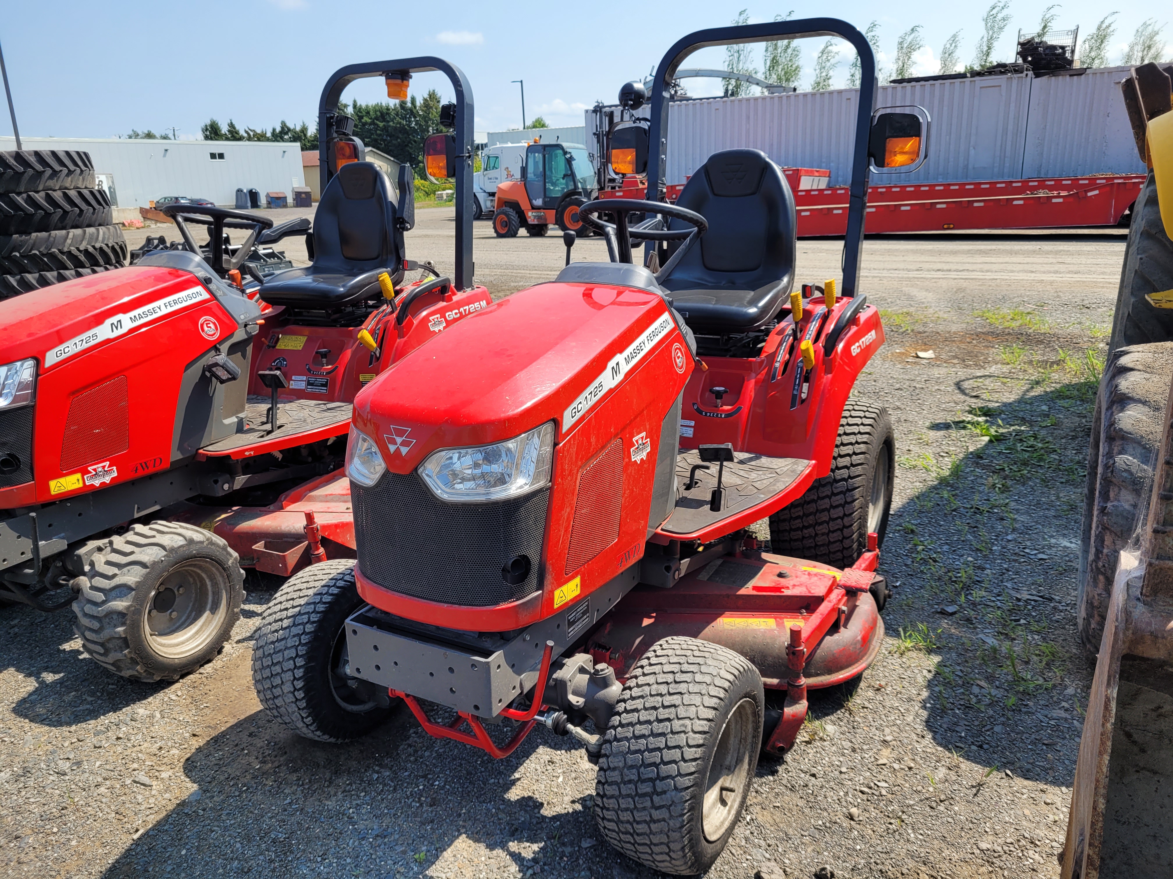 Lawn tractor Massey Ferguson GC1725M