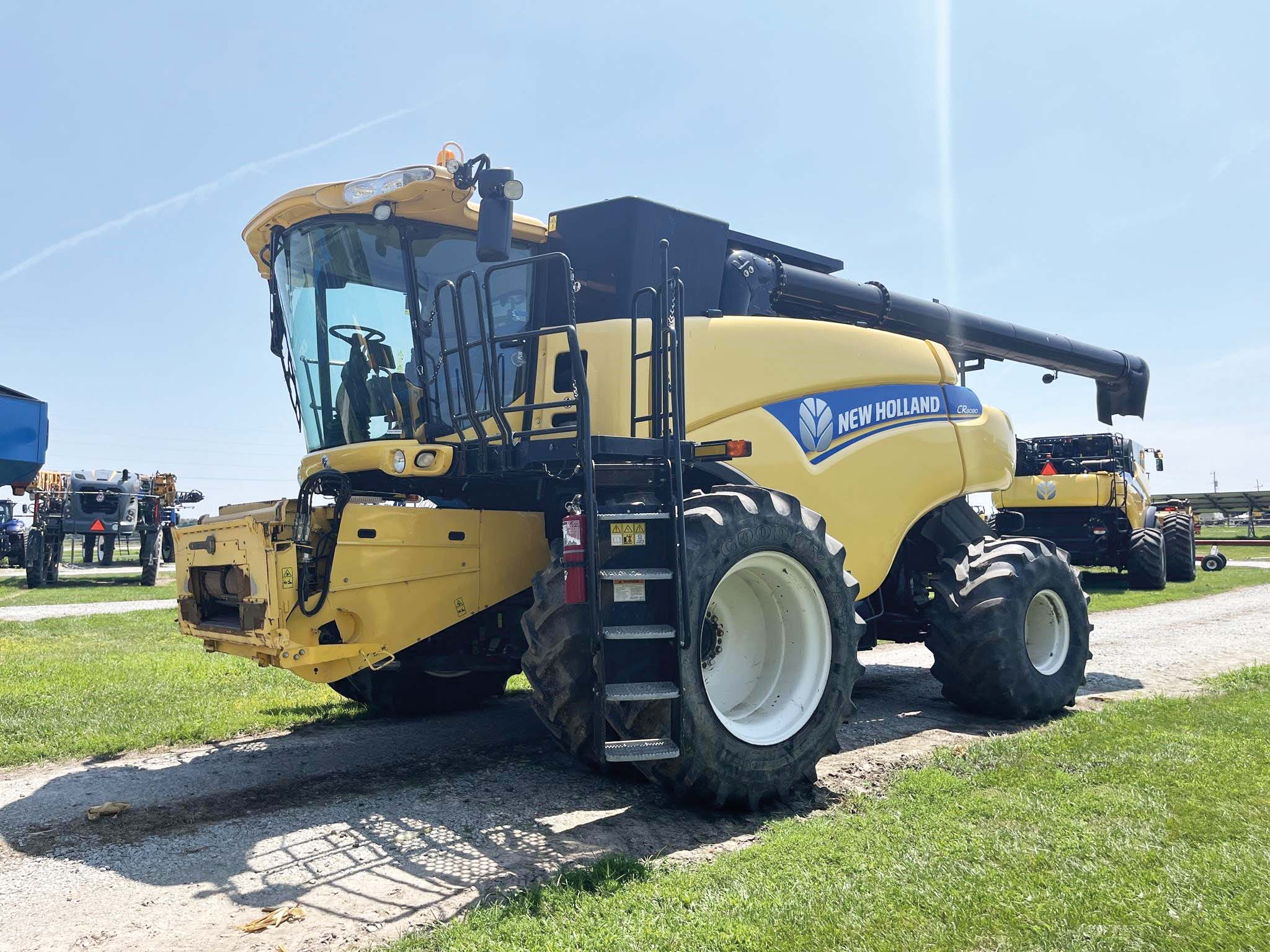 Moissonneuse-batteuse New Holland CR8080