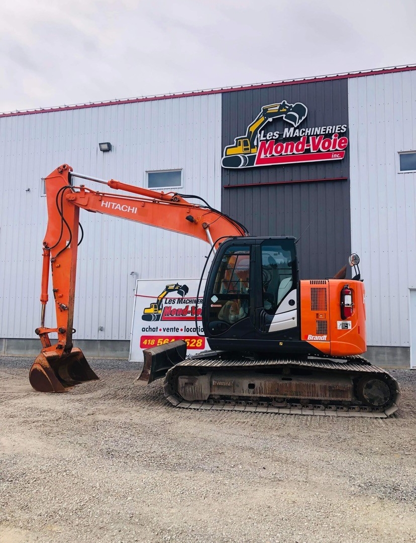 Excavatrice Hitachi ZX135
