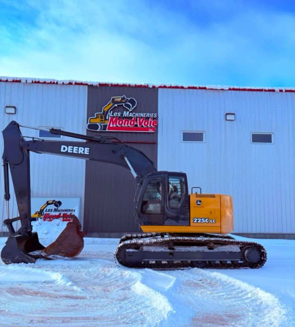 Excavatrice John Deere 225C LC