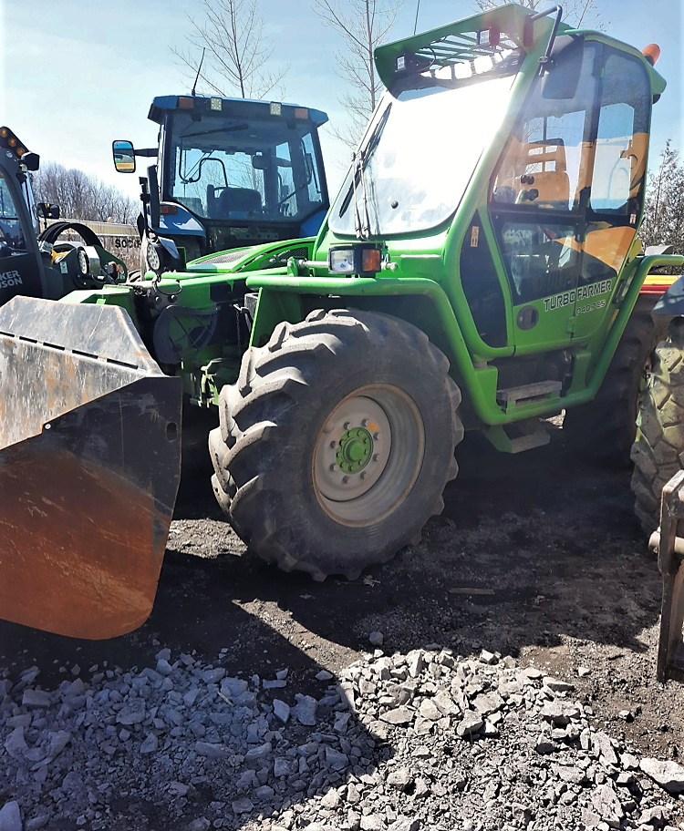 Chargeur articulé sur pneus  Skyjack Manulift P40.7