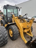 Chargeur articulé sur pneus Caterpillar 906M