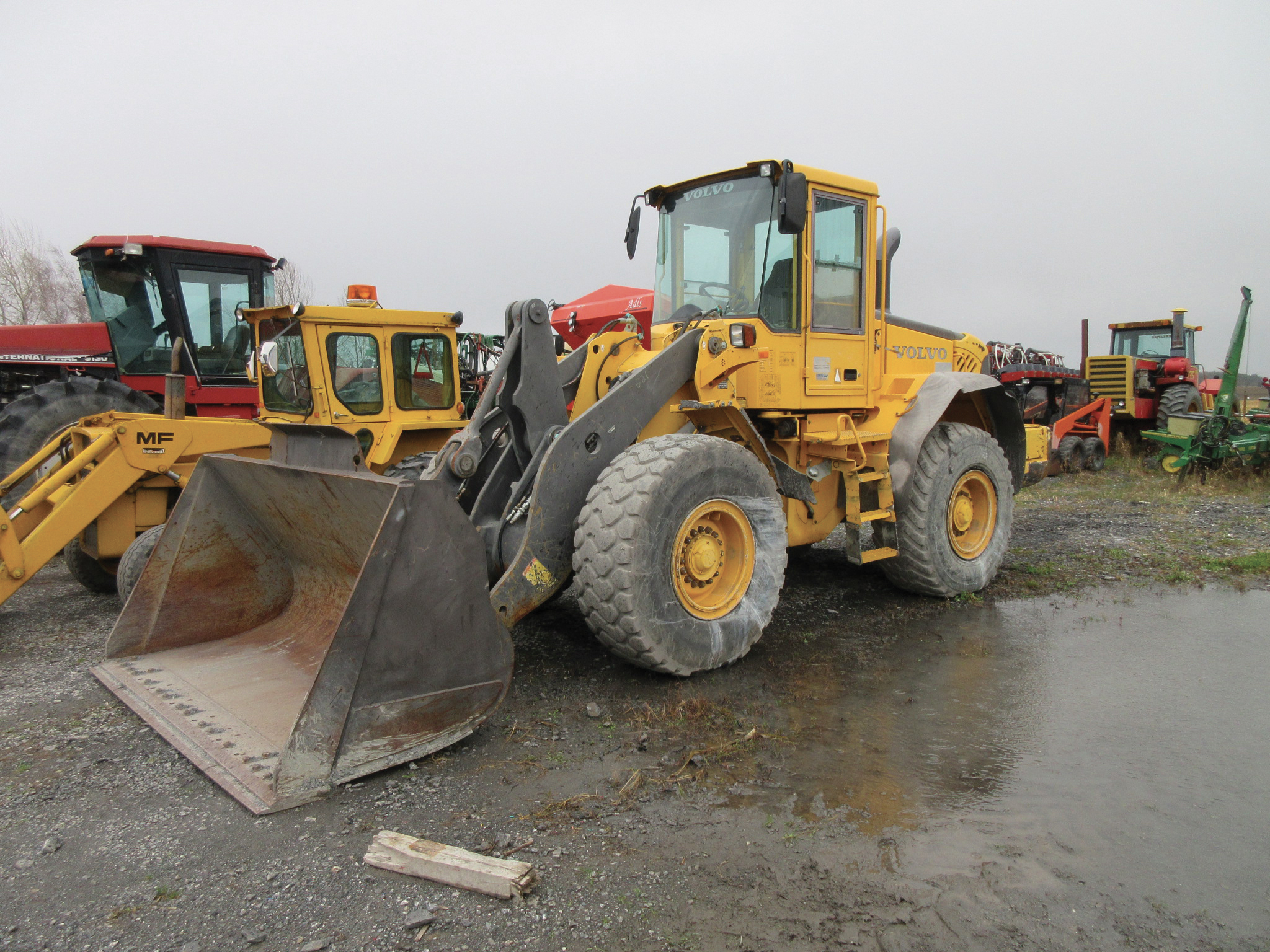 Chargeur articulé sur pneus Volvo L90E