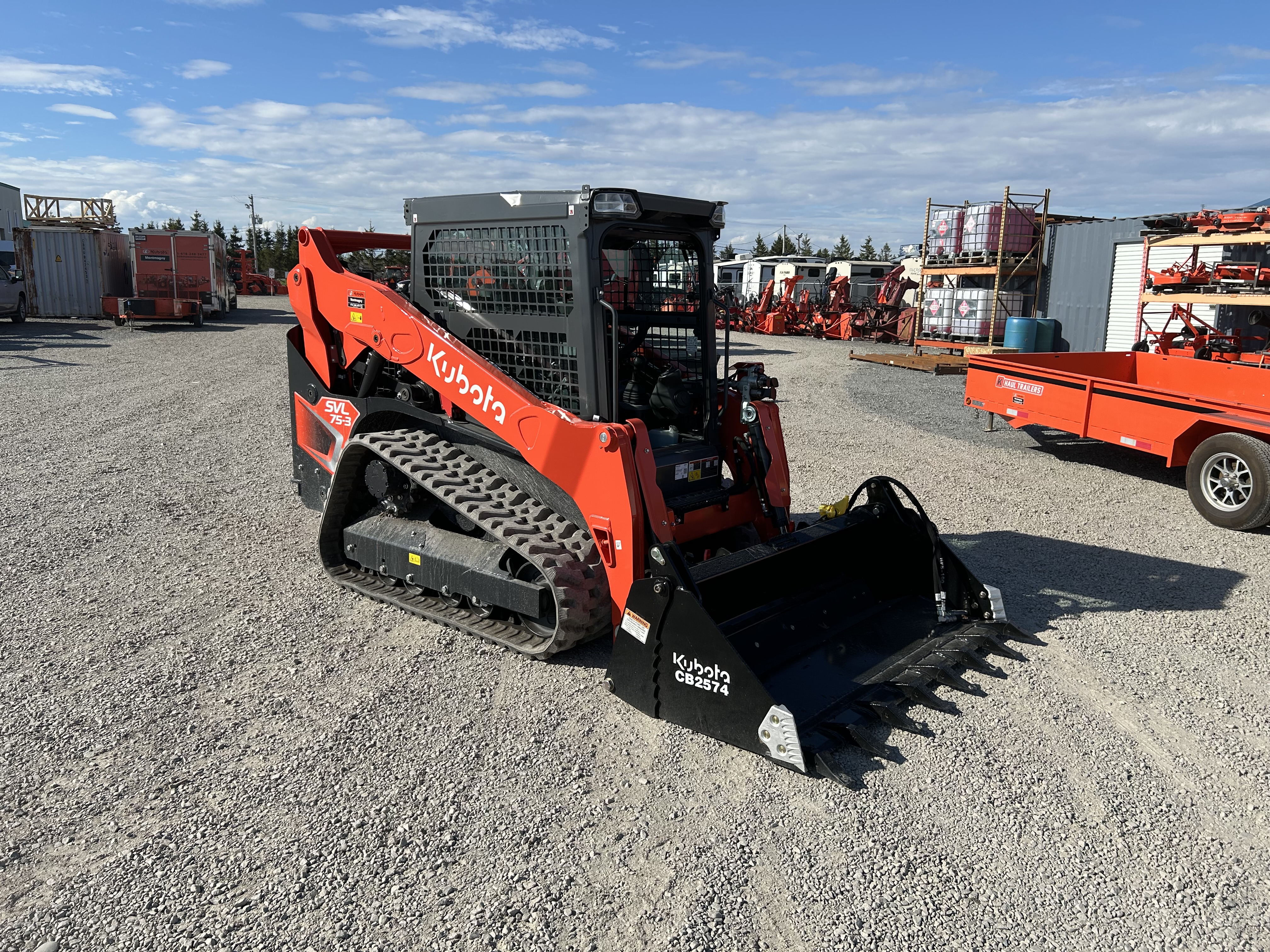 Chargeuse à direction à glissement (skid steer / skid loader) Kubota SVL75-3