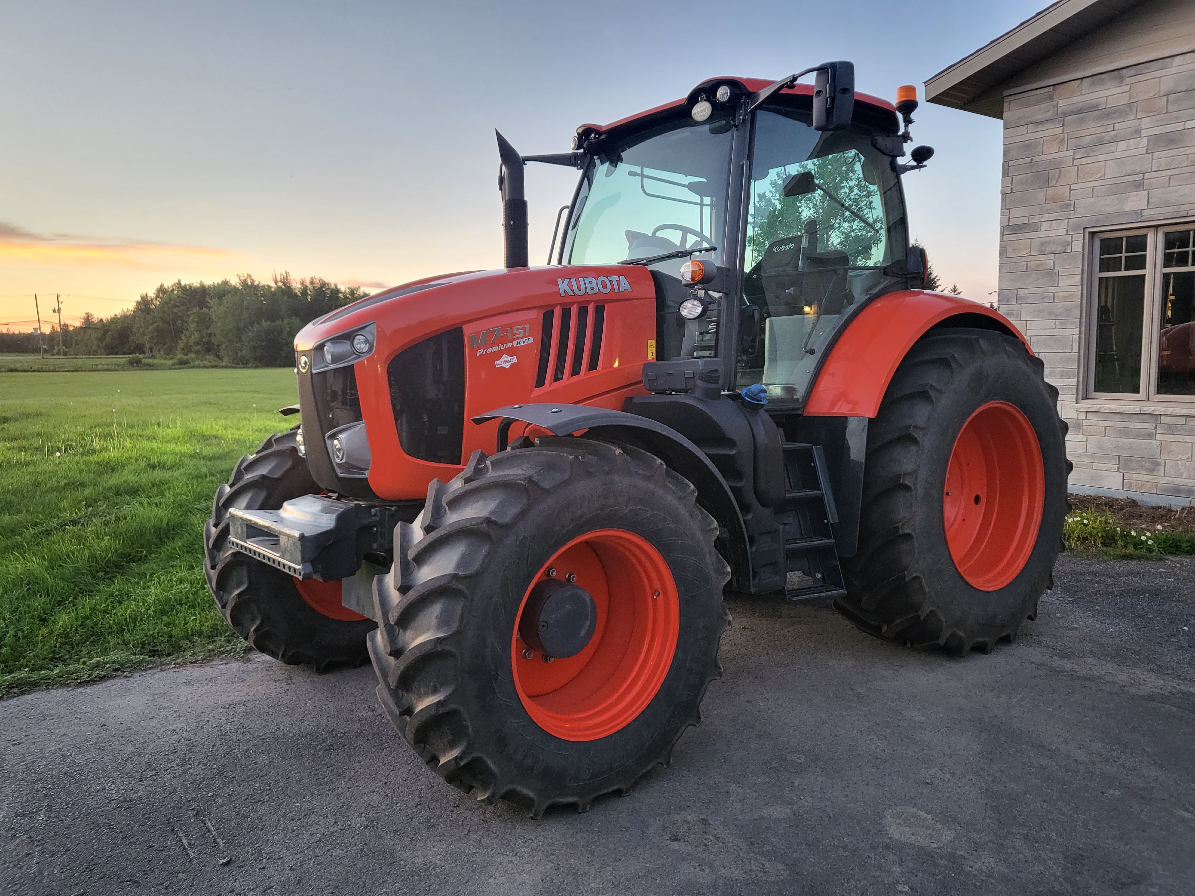 Tractor Kubota M7-151 KVT