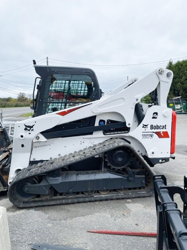 Chargeuse à direction à glissement (skid steer / skid loader) Bobcat T870