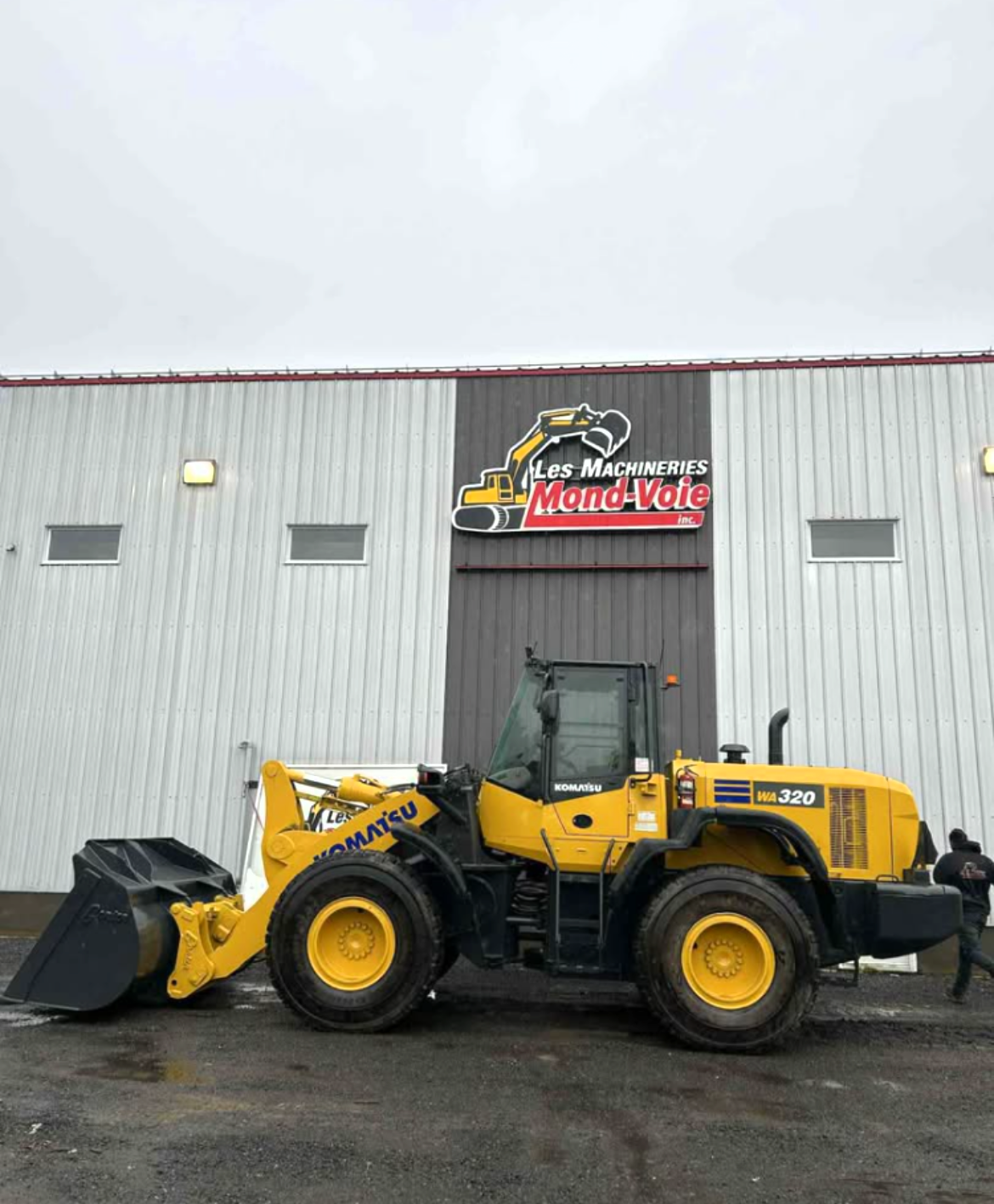 Chargeur articulé sur pneus Komatsu WA320