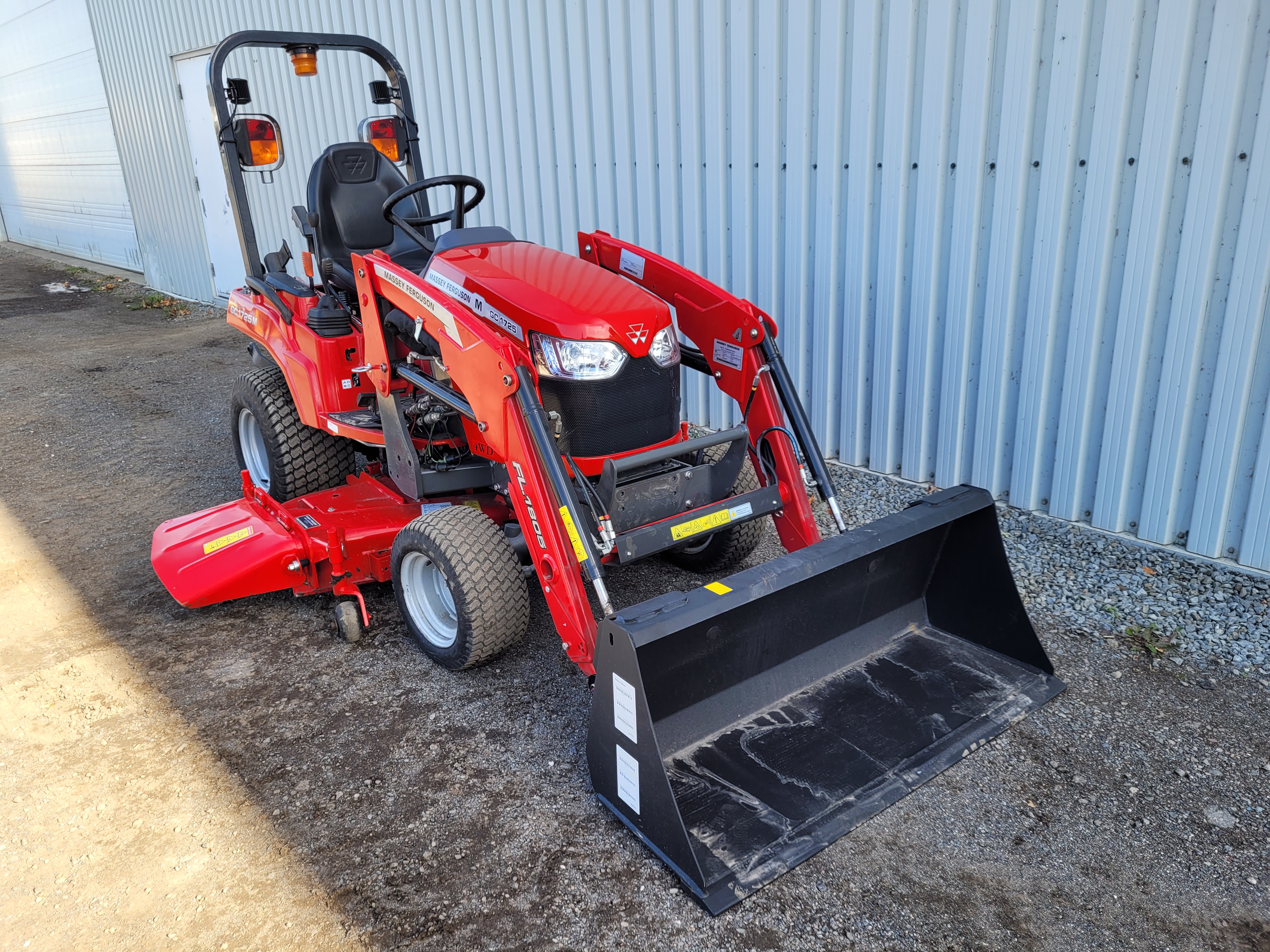 Tracteur à gazon Massey Ferguson GC1725M