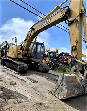 Excavatrice John Deere 225C