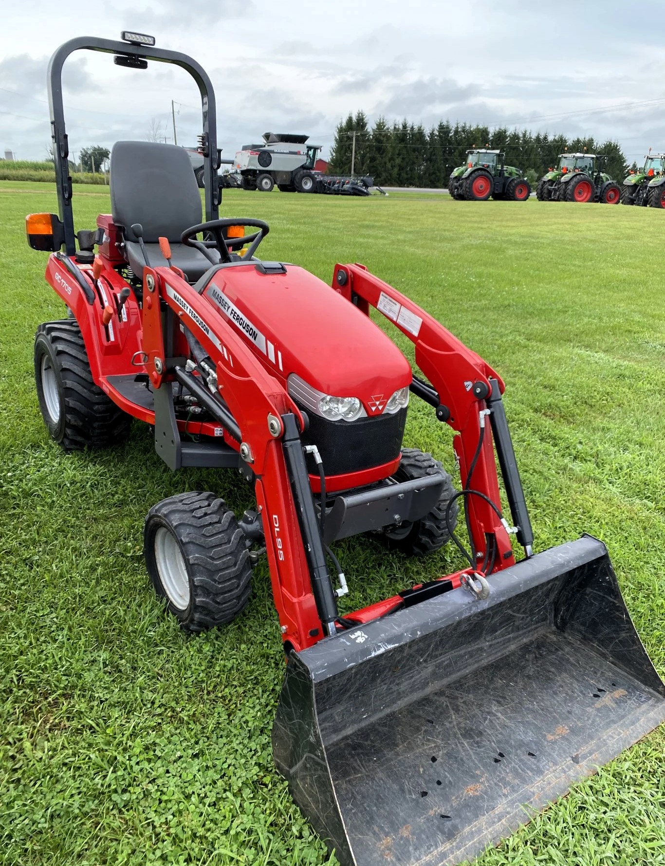 Tracteur Massey Ferguson GC1705L