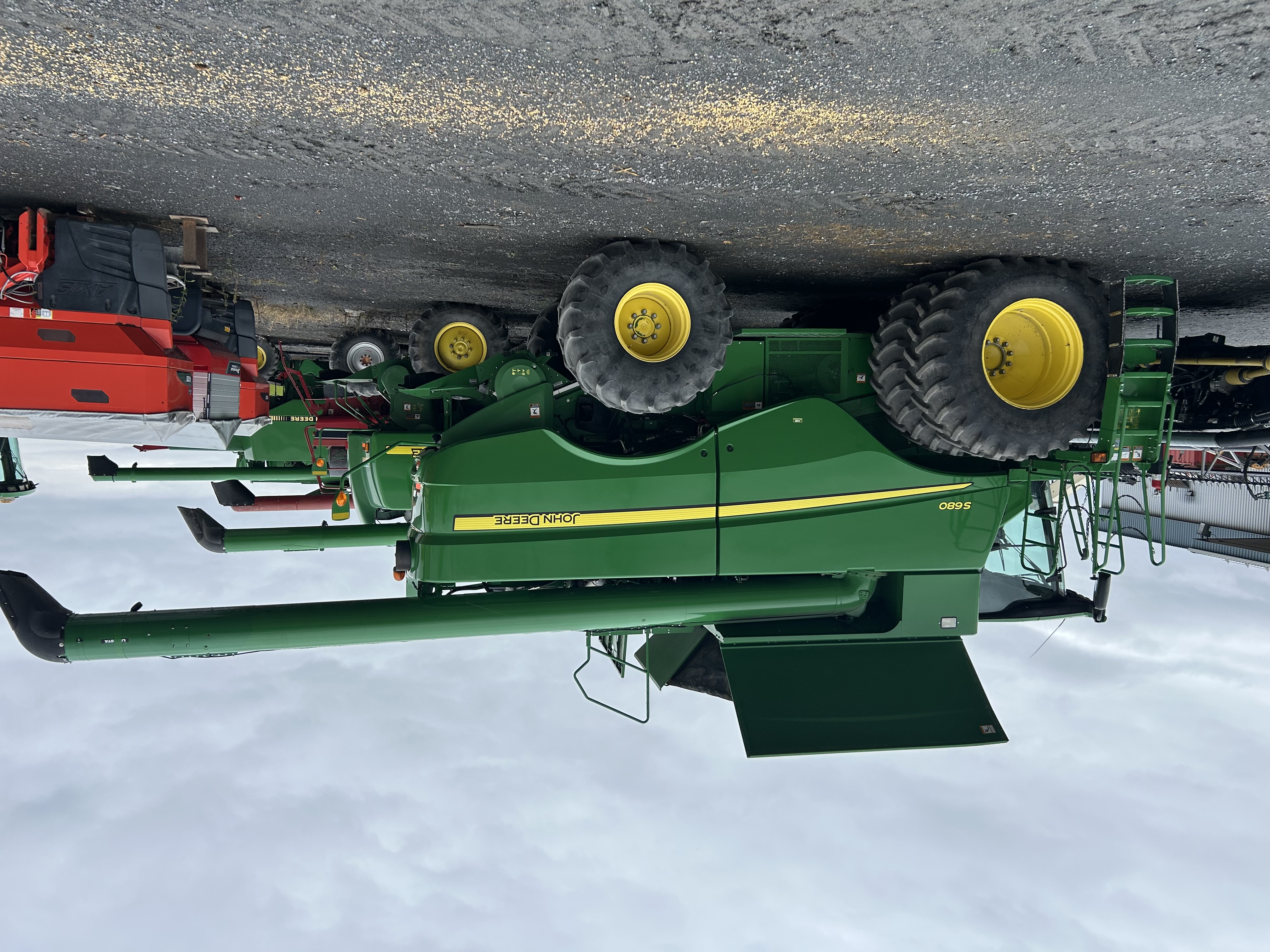 Moissonneuse-batteuse John Deere S680