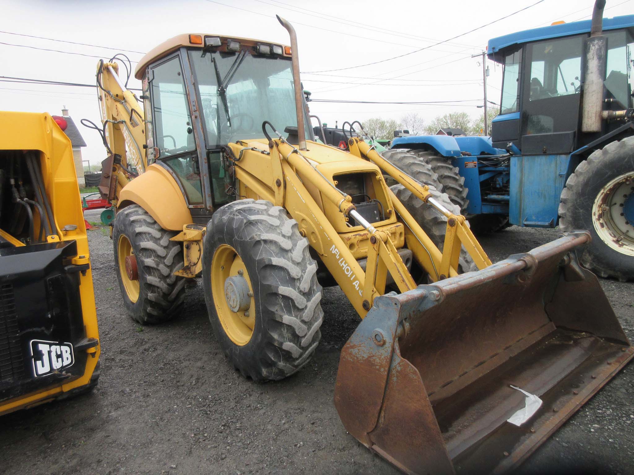 Rétrocaveuse New Holland LB115