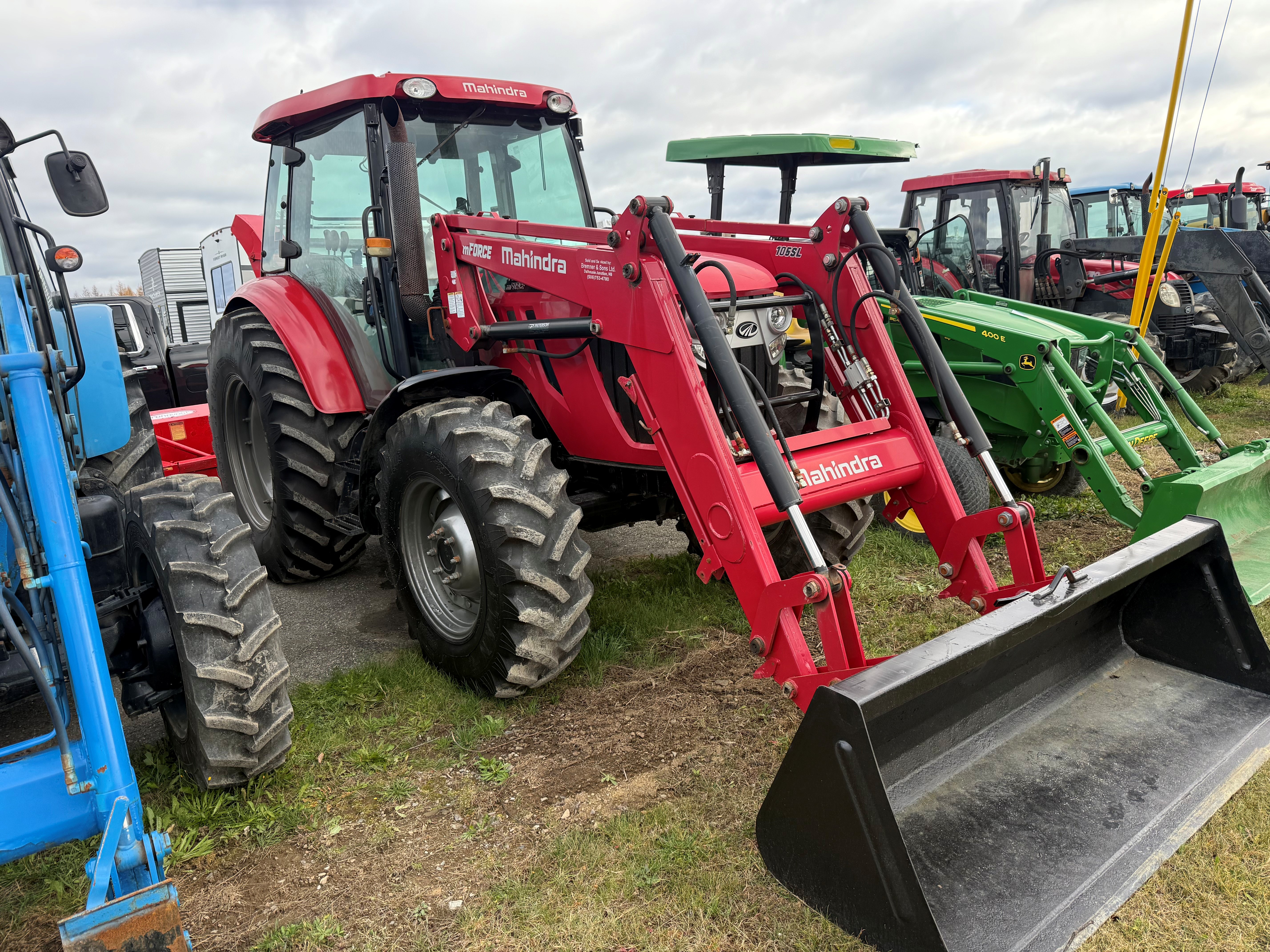 Tractor Mahindra 105P