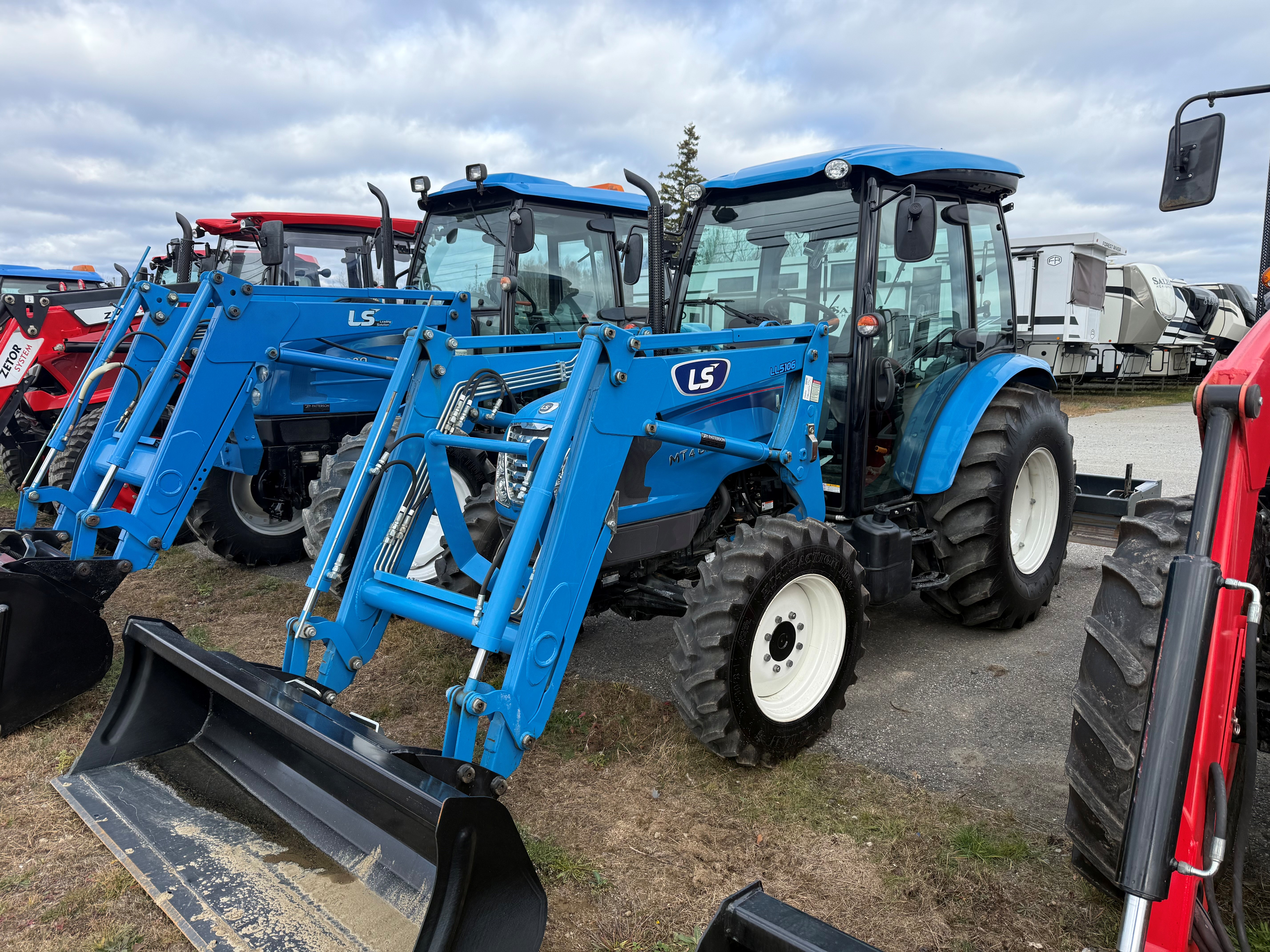 Tracteur LS Tractor MT468