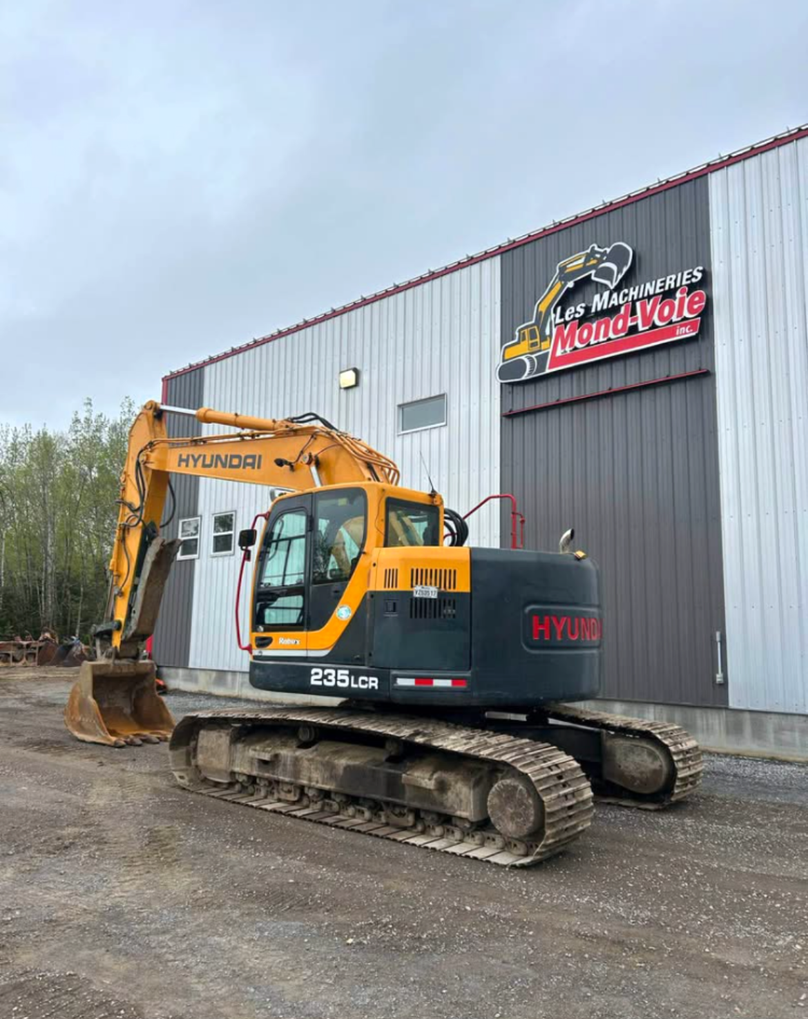 Excavatrice Hyundai 235LCR