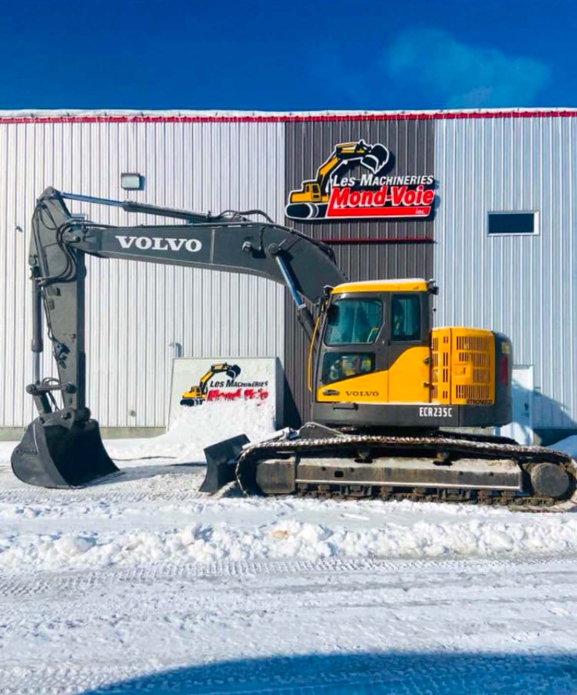 Excavatrice Volvo ECR235C