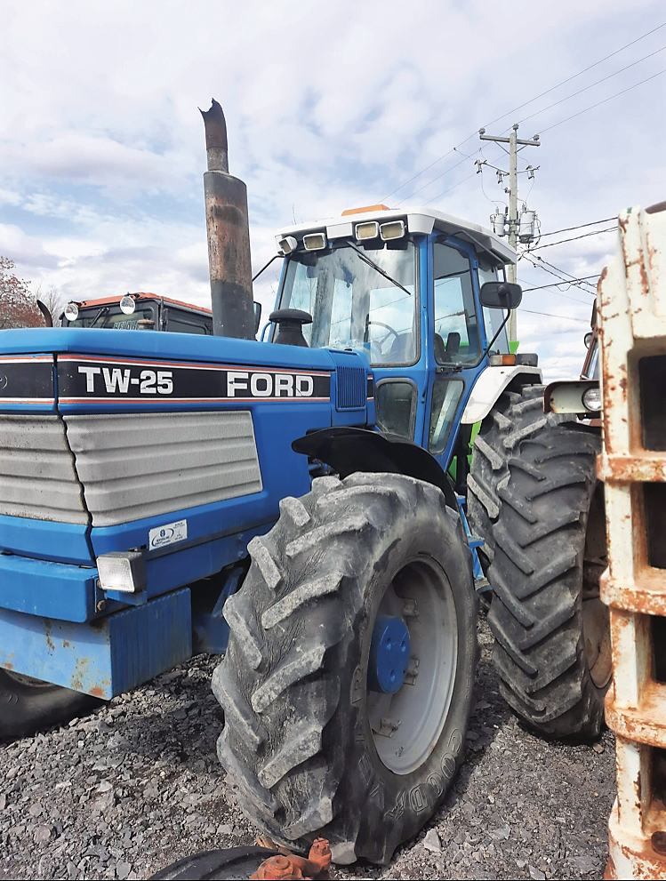 Tracteur Ford TW-25