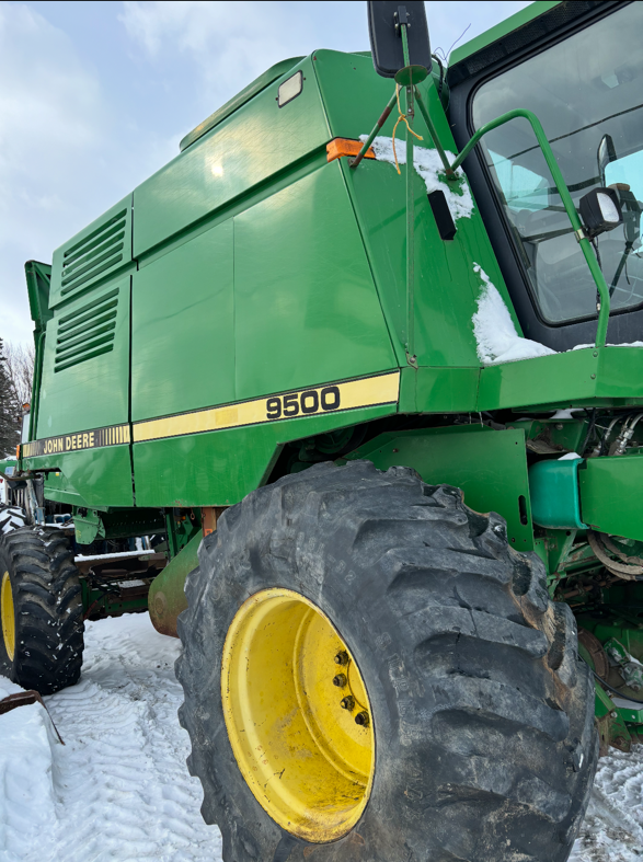 Moissonneuse-batteuse John Deere 9500