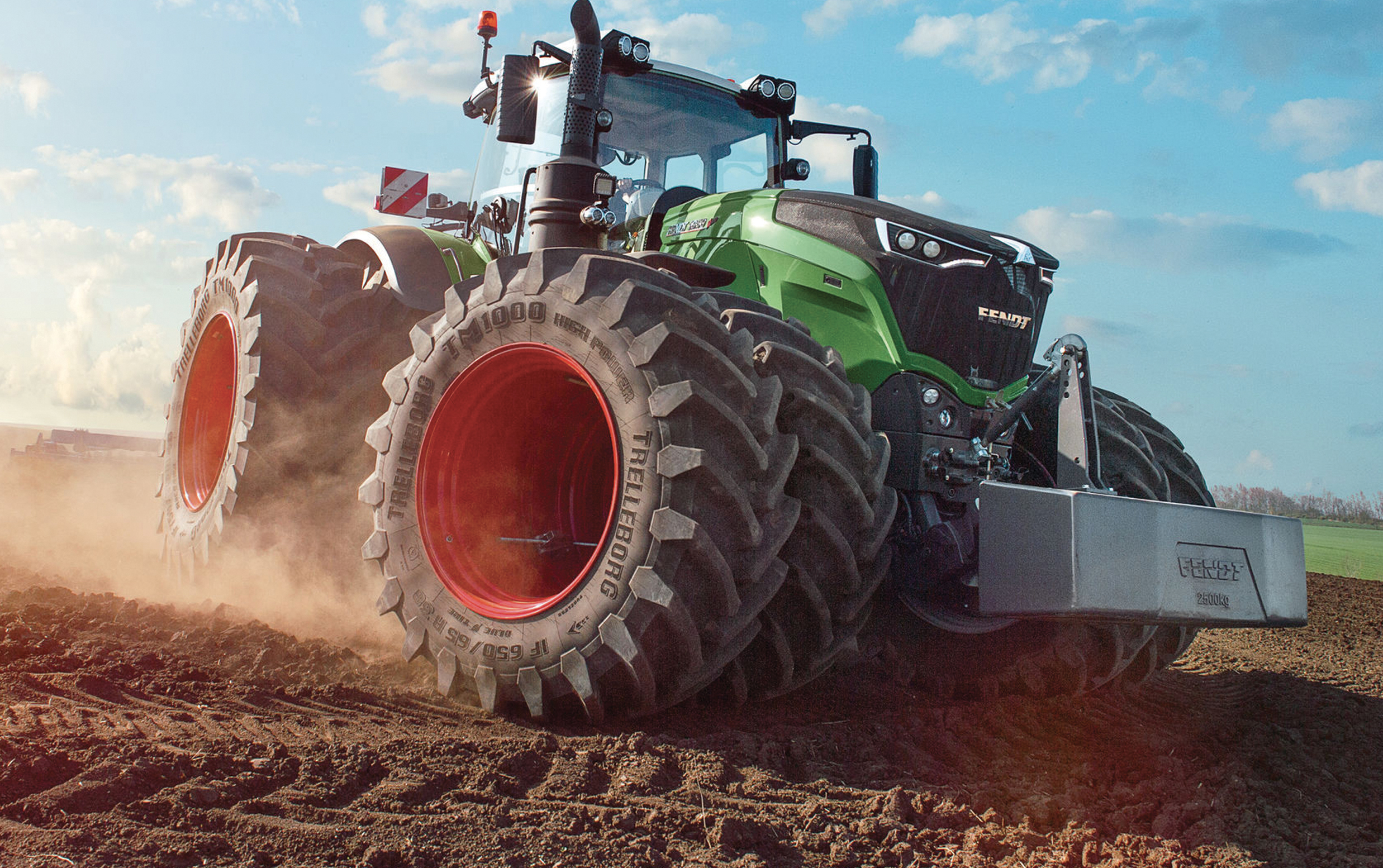 Les nouveaux tracteurs Fendt 700 Vario Gen7 équipés de pneus Vredestein VF  Traxion Optimall par AGCO