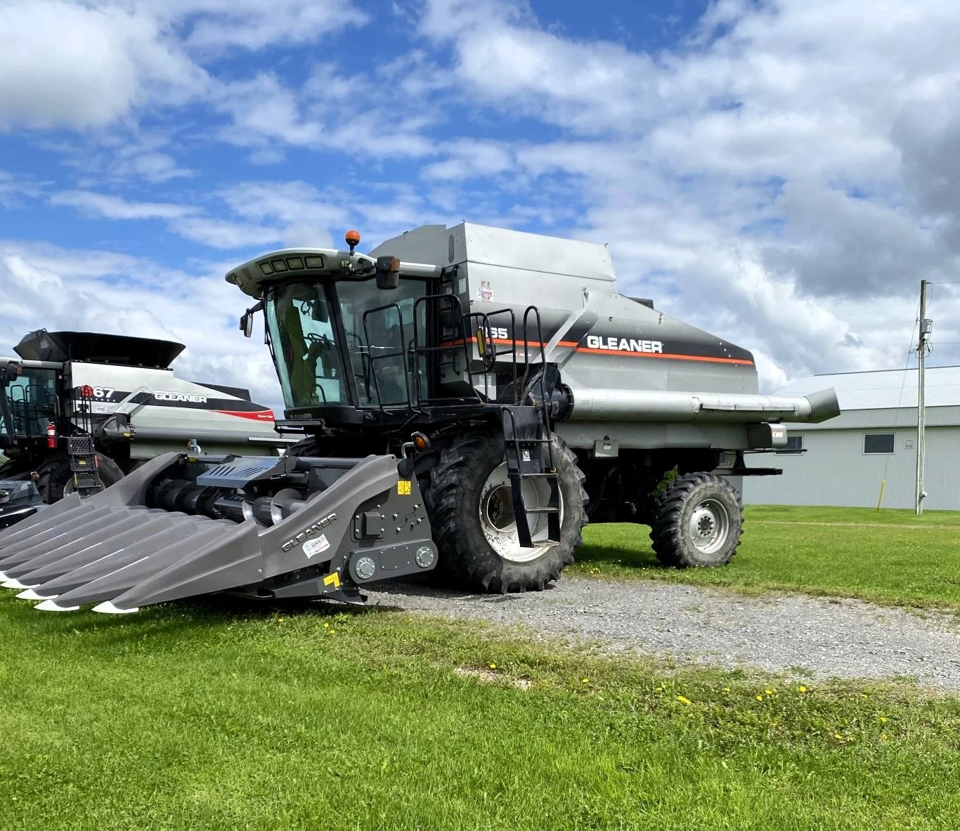 Combine harvester Gleaner R65