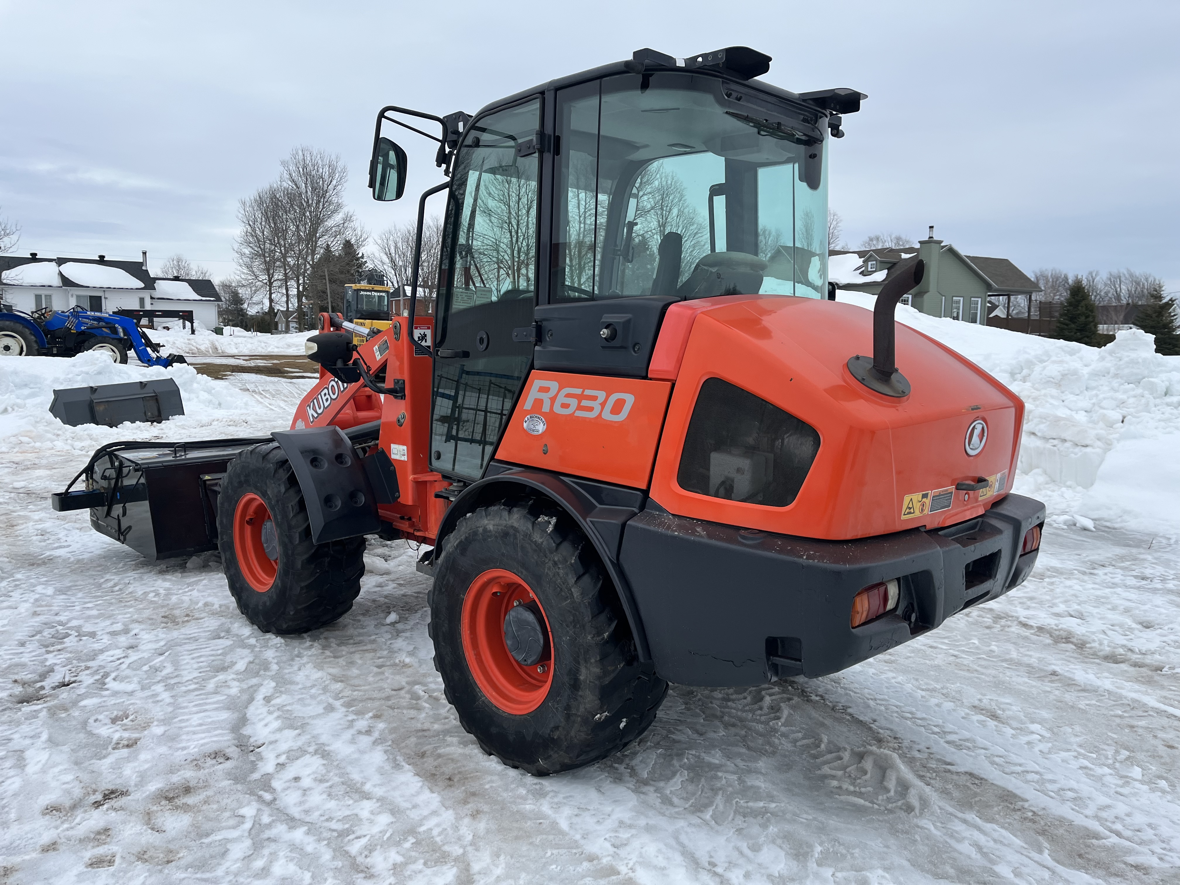 Chargeur articulé sur pneus Kubota R630