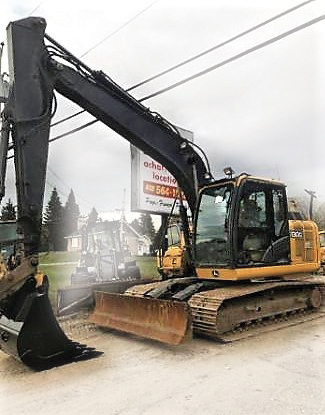 Excavatrice John Deere 130