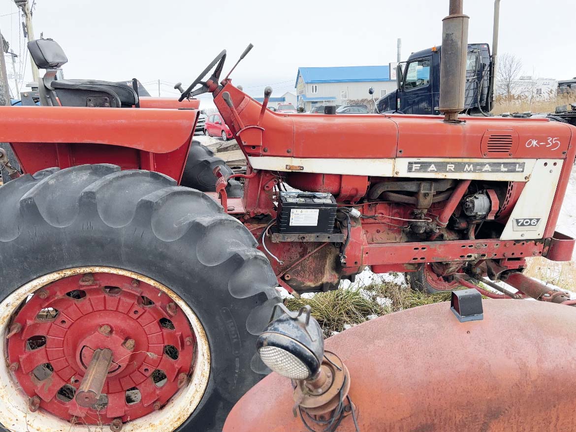 Tracteur Farmall 706