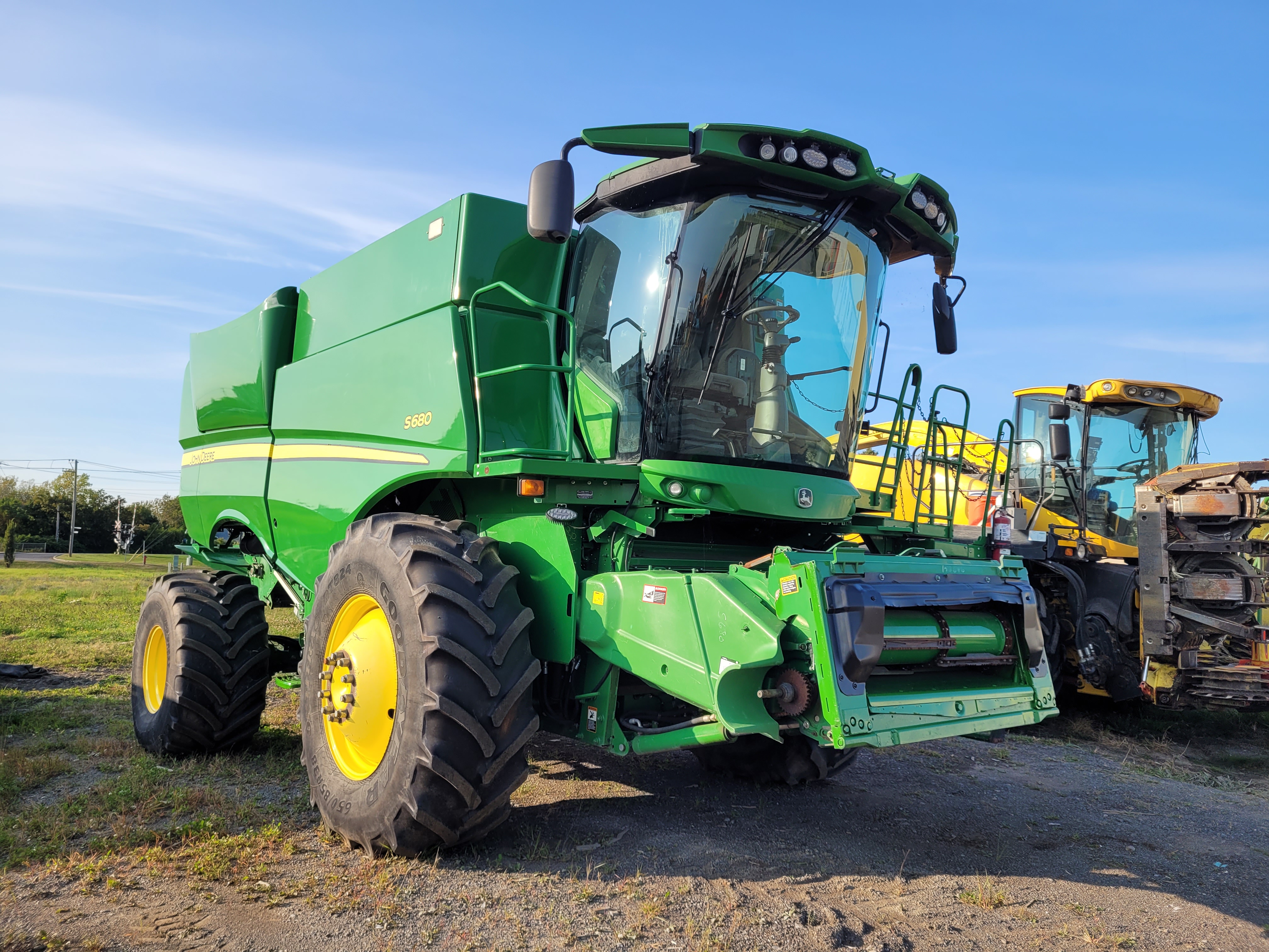 Moissonneuse-batteuse John Deere S680