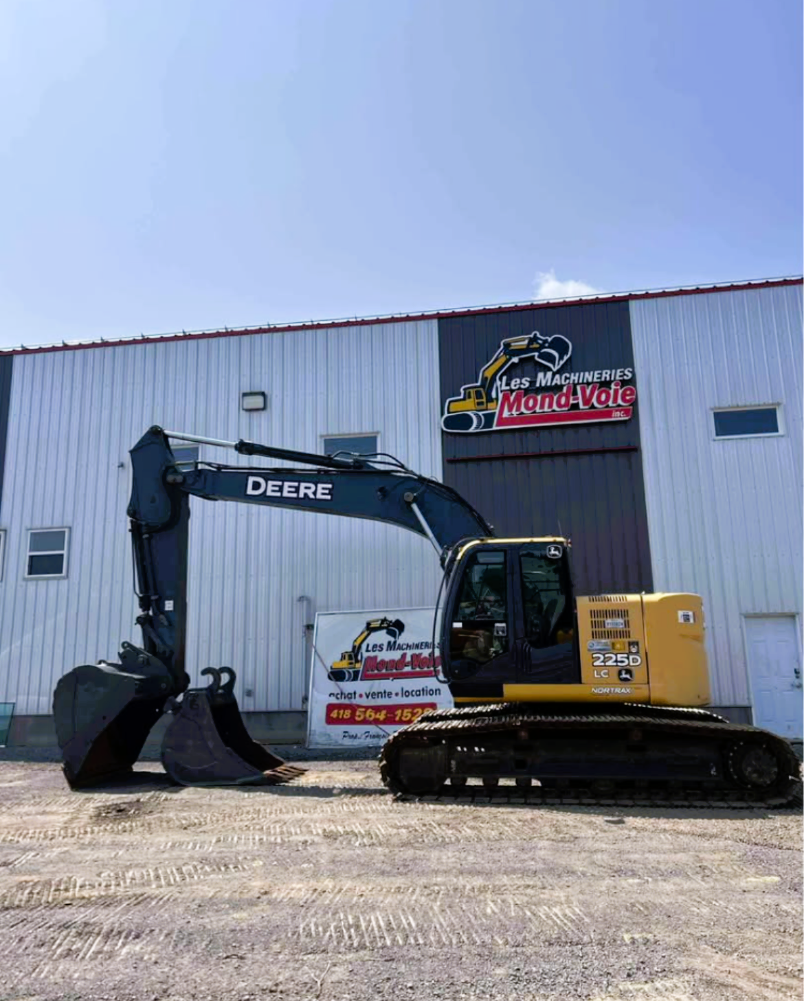 Excavatrice John Deere 225D LC