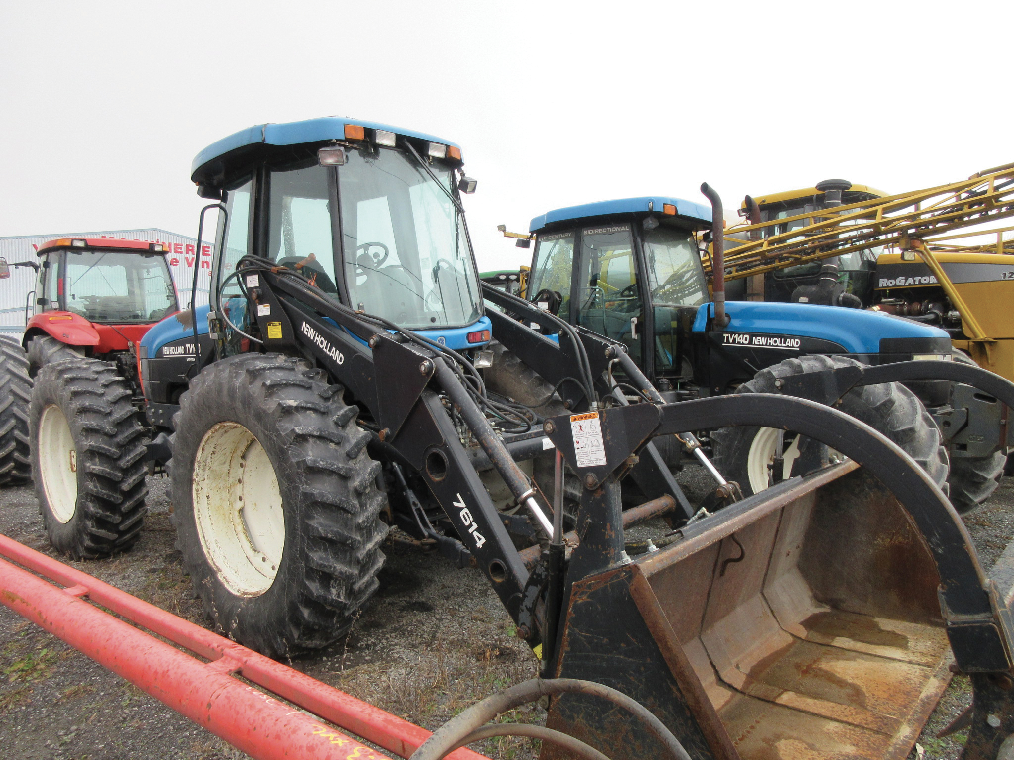 Tractor New Holland TV140