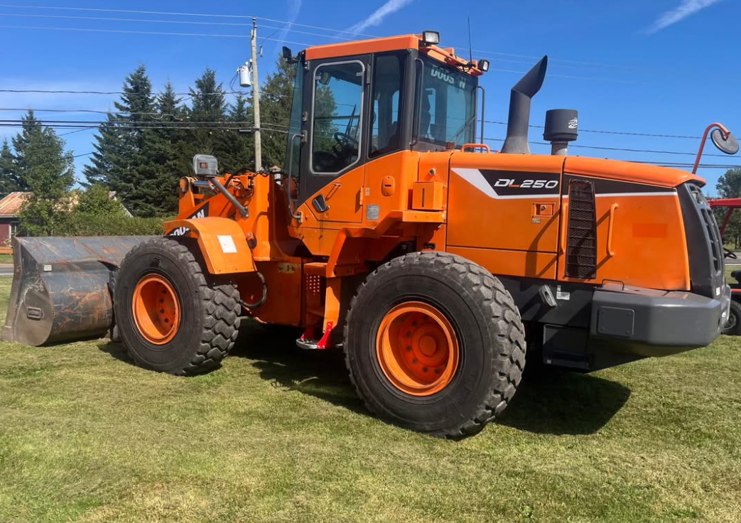 Backhoe loader Doosan Dl250-5