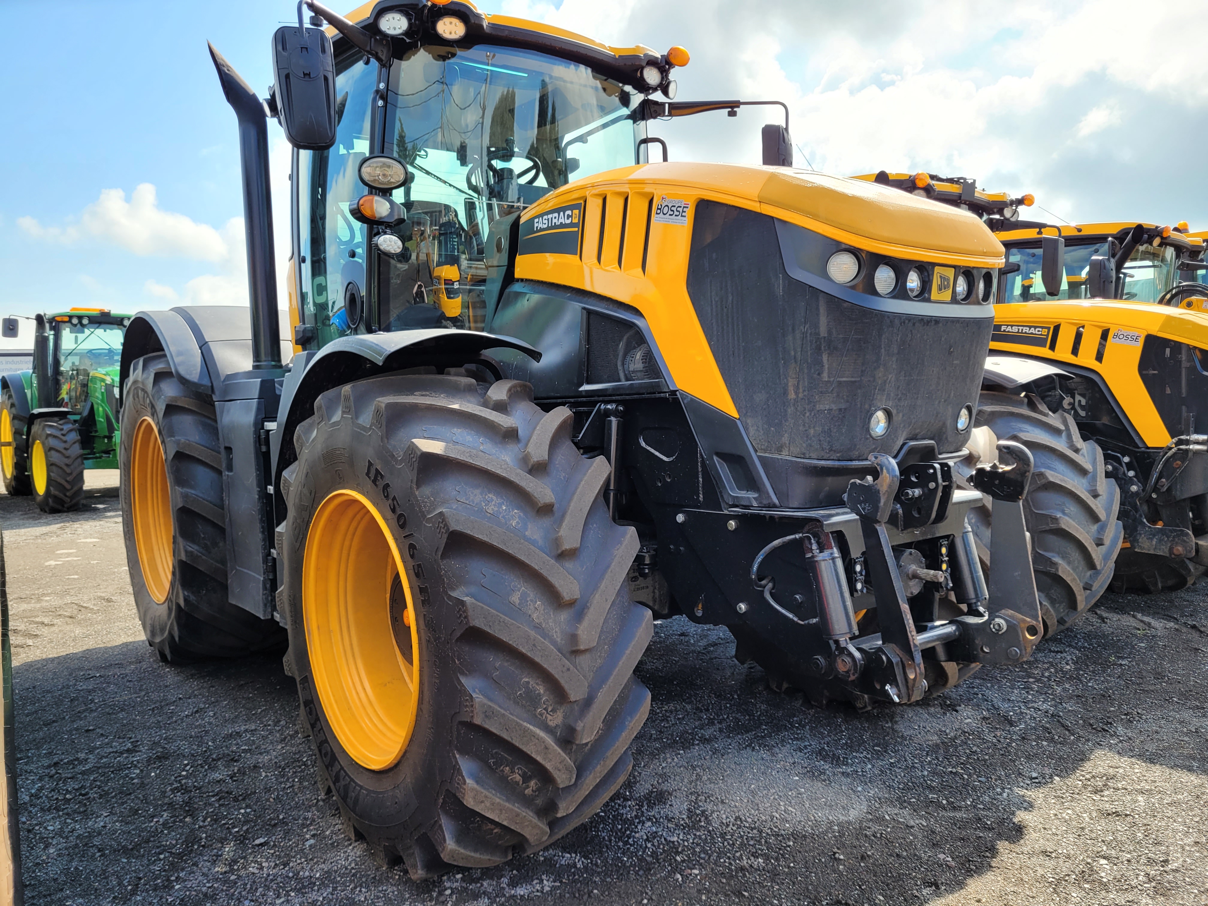 Tracteur JCB 8330