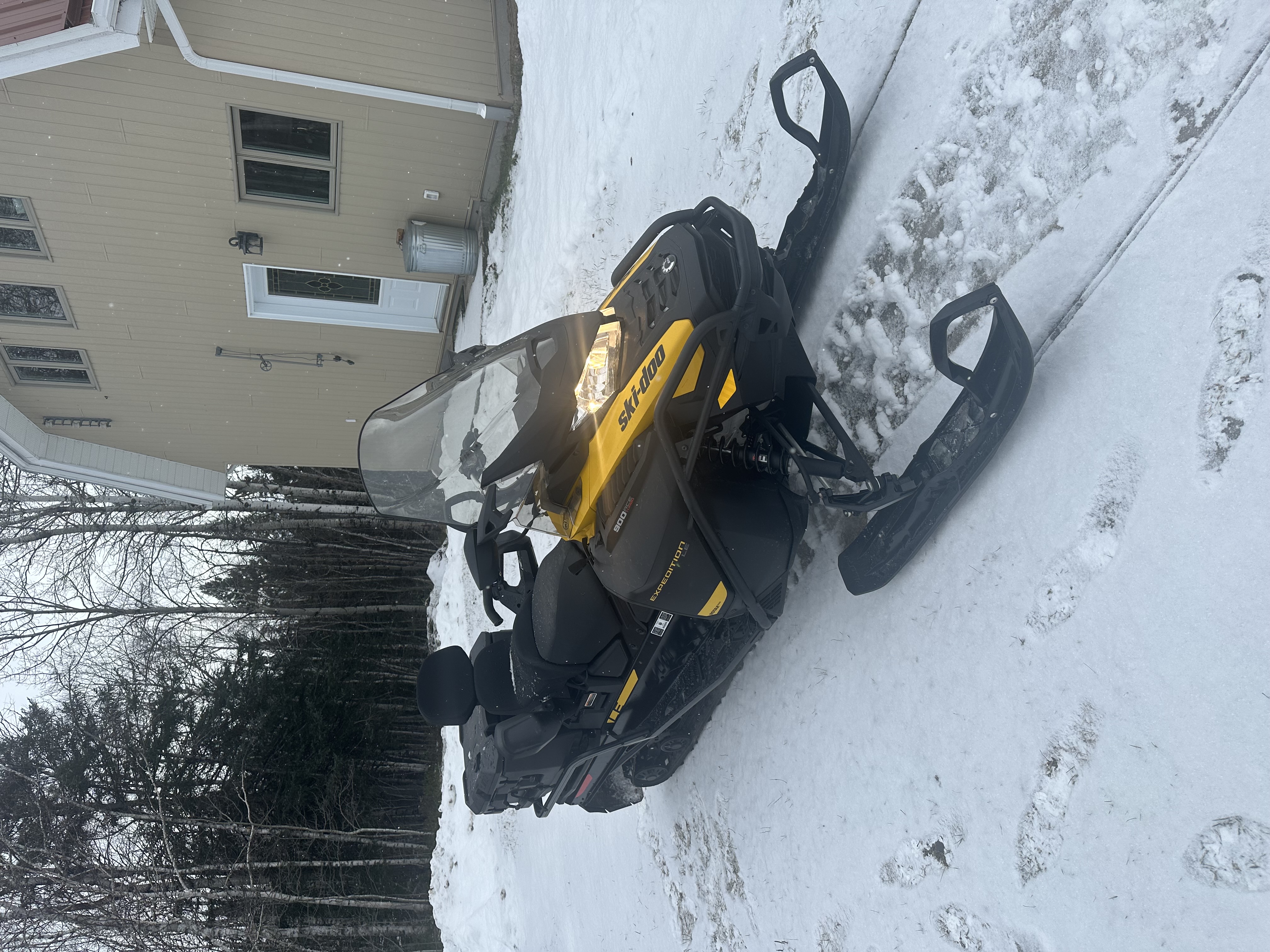   Motoneige Bombardier Expédition 900 ace turbo