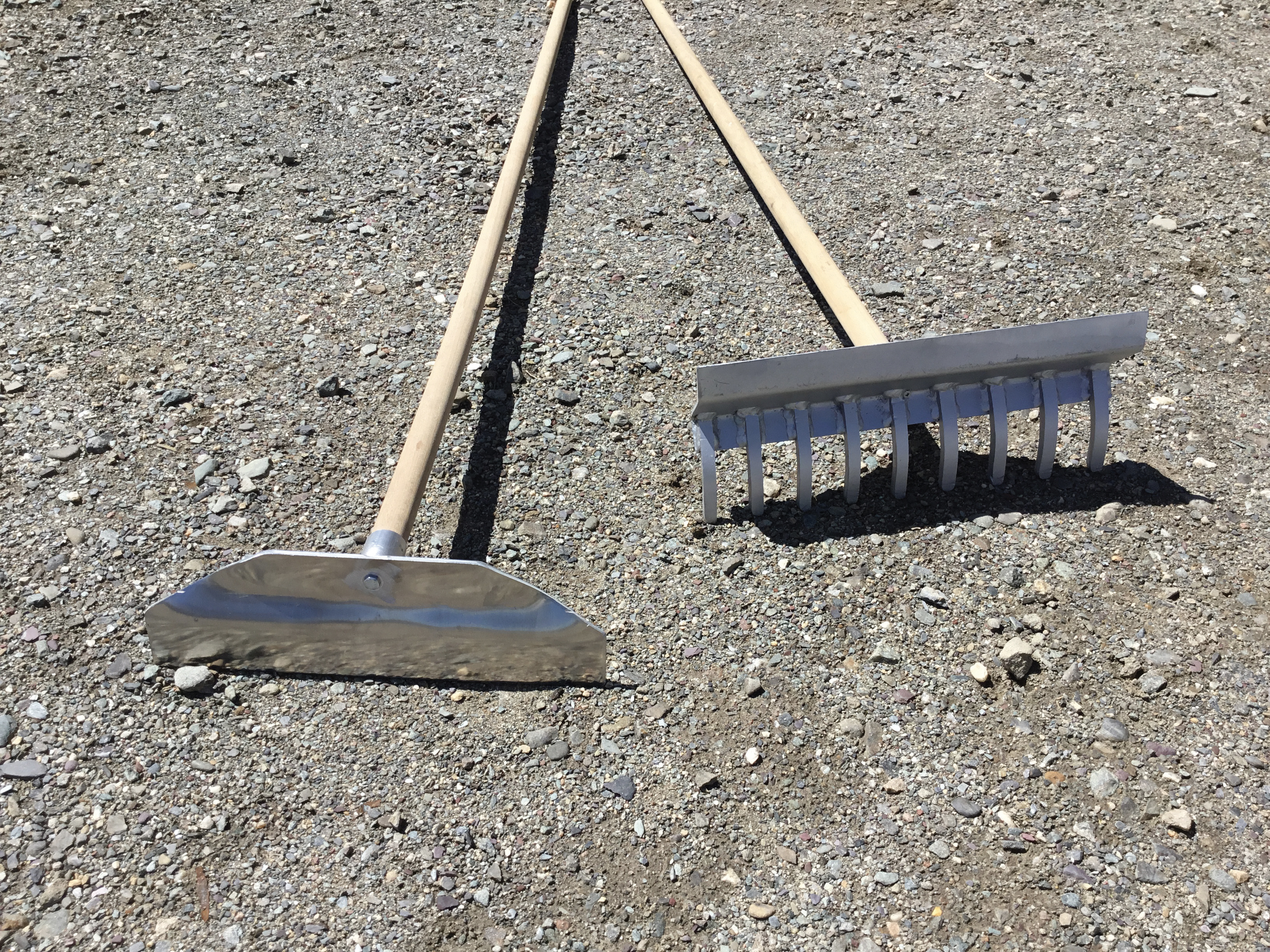   Gratte en aluminium avec manche