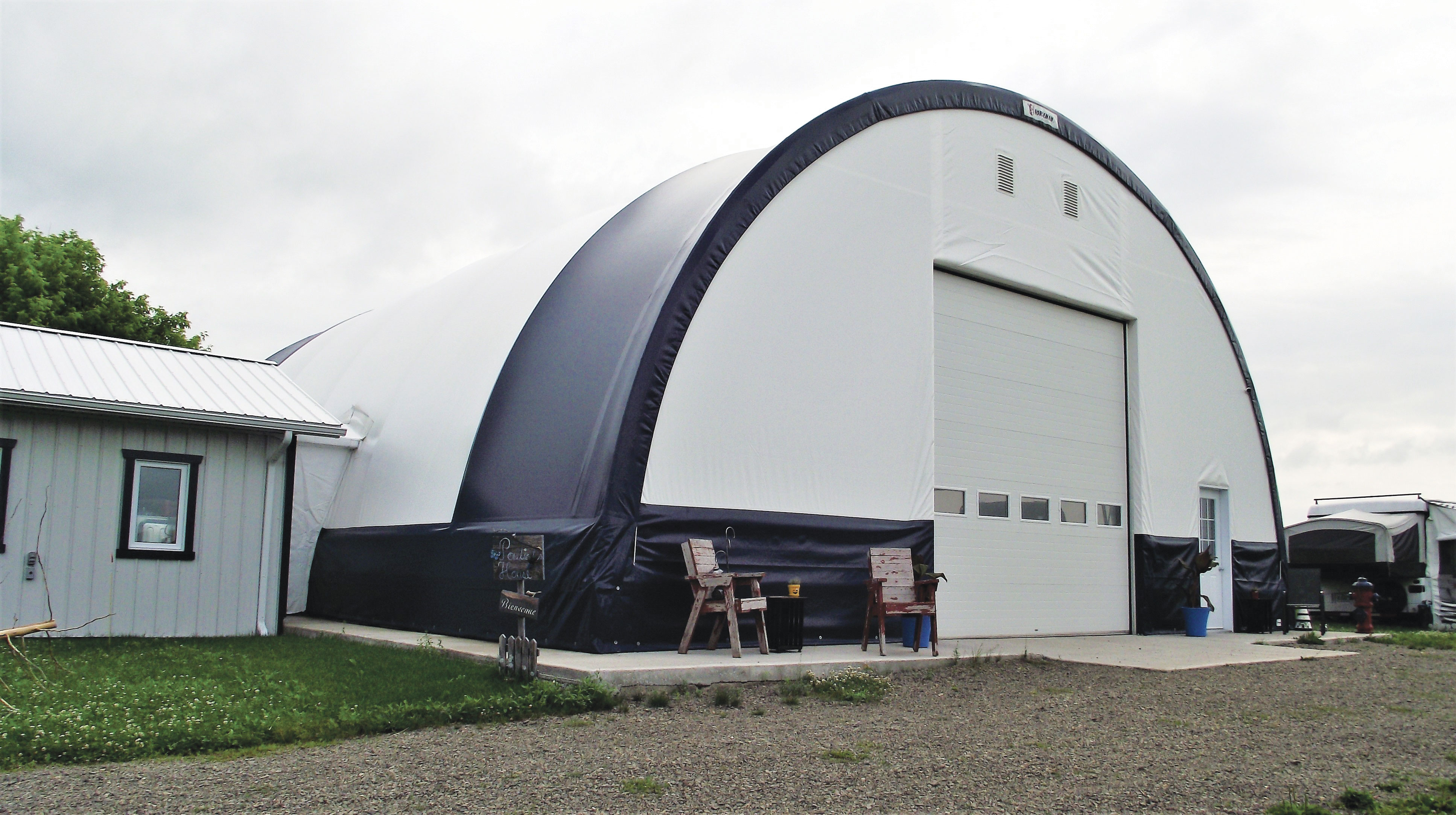 Building  QL 42 à 60 pi