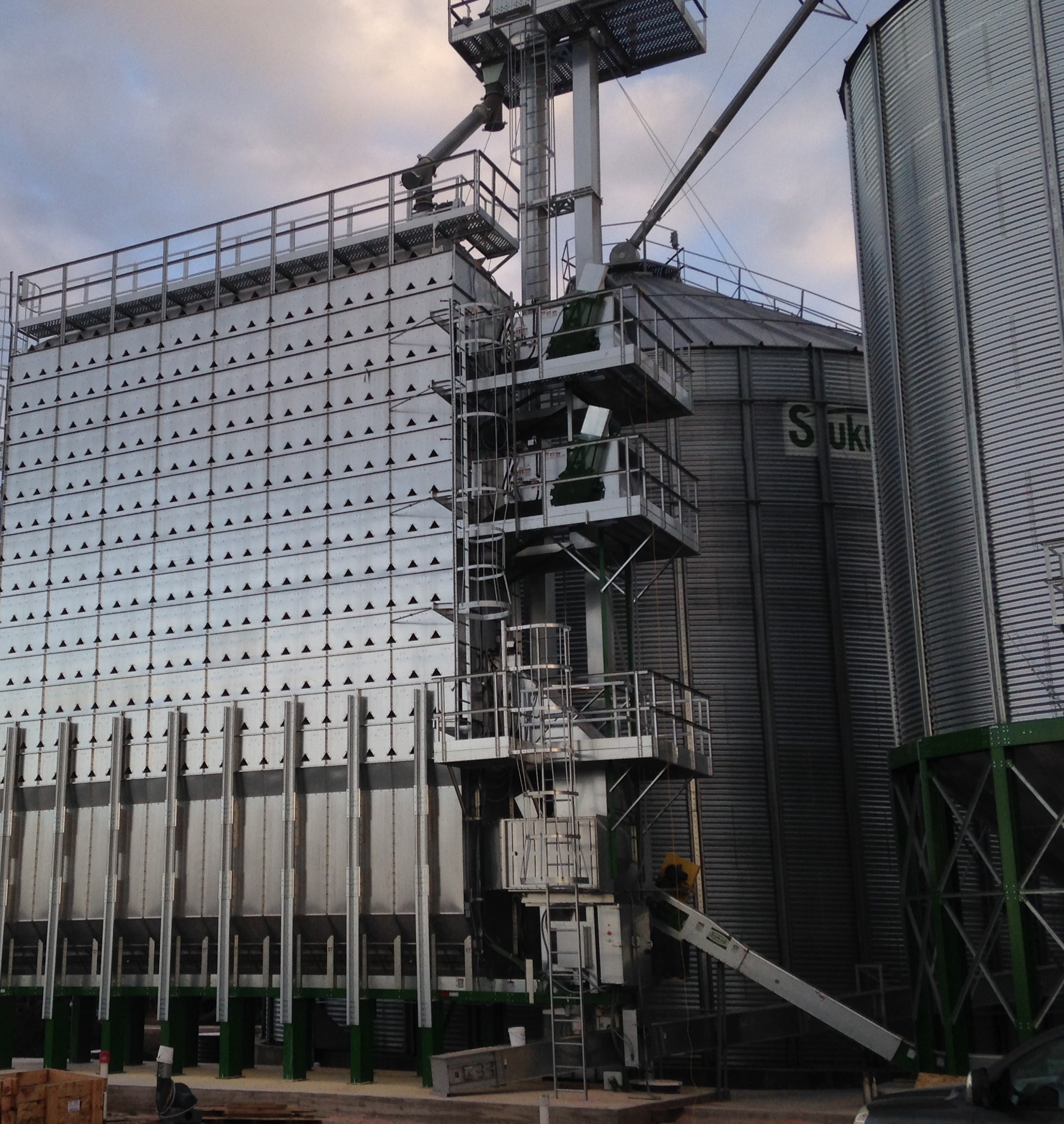 Grain dryer tower Sukup Mixed Flow
