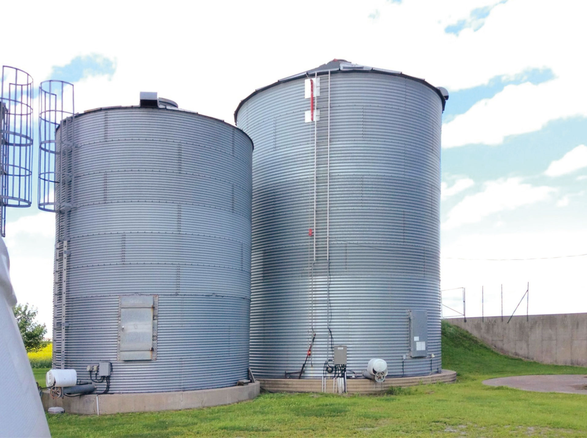   Système anti-chute permanent pour silos à grains et élévateurs à grains