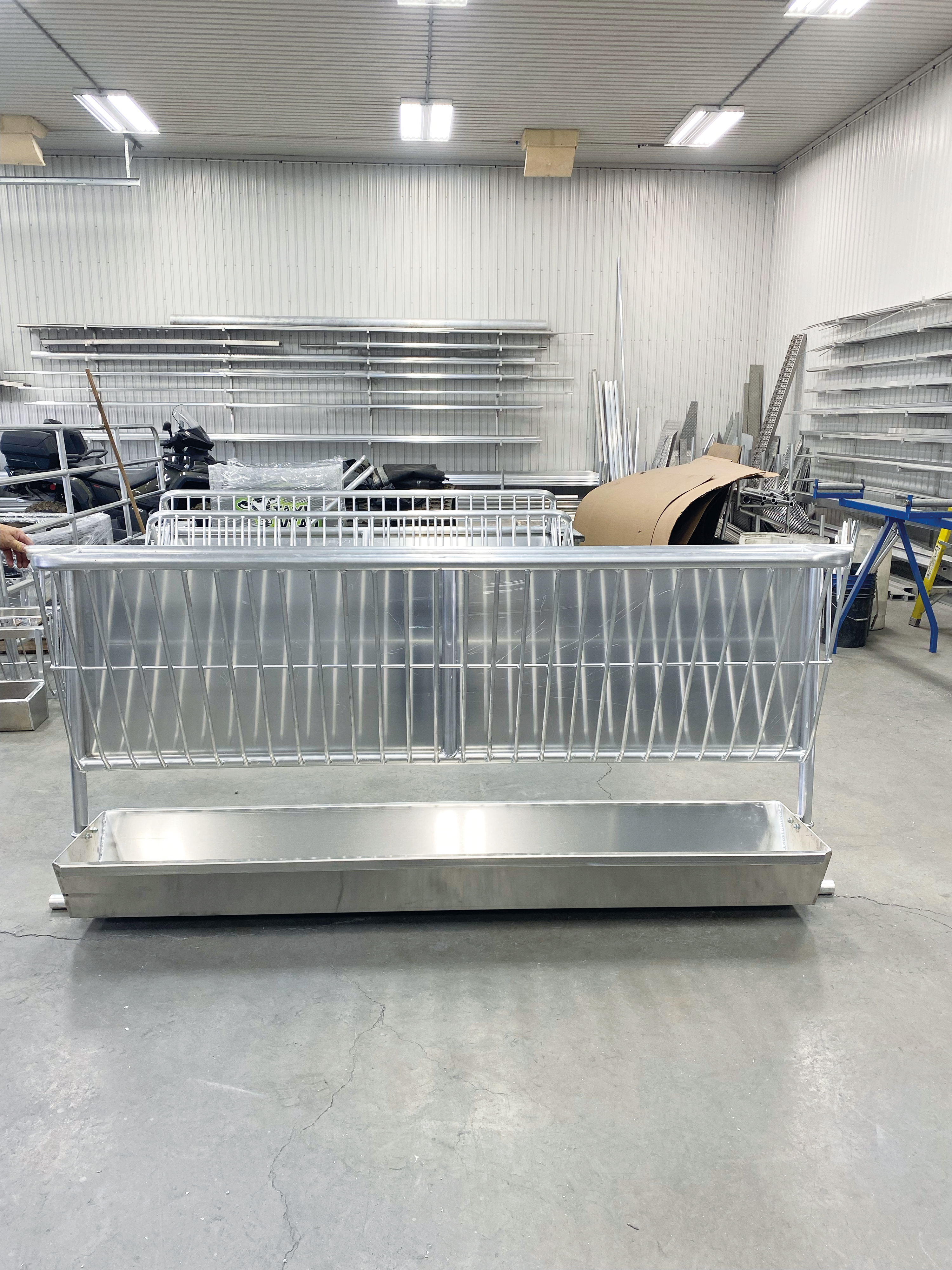   Râtelier mangeoire avec auge en aluminium