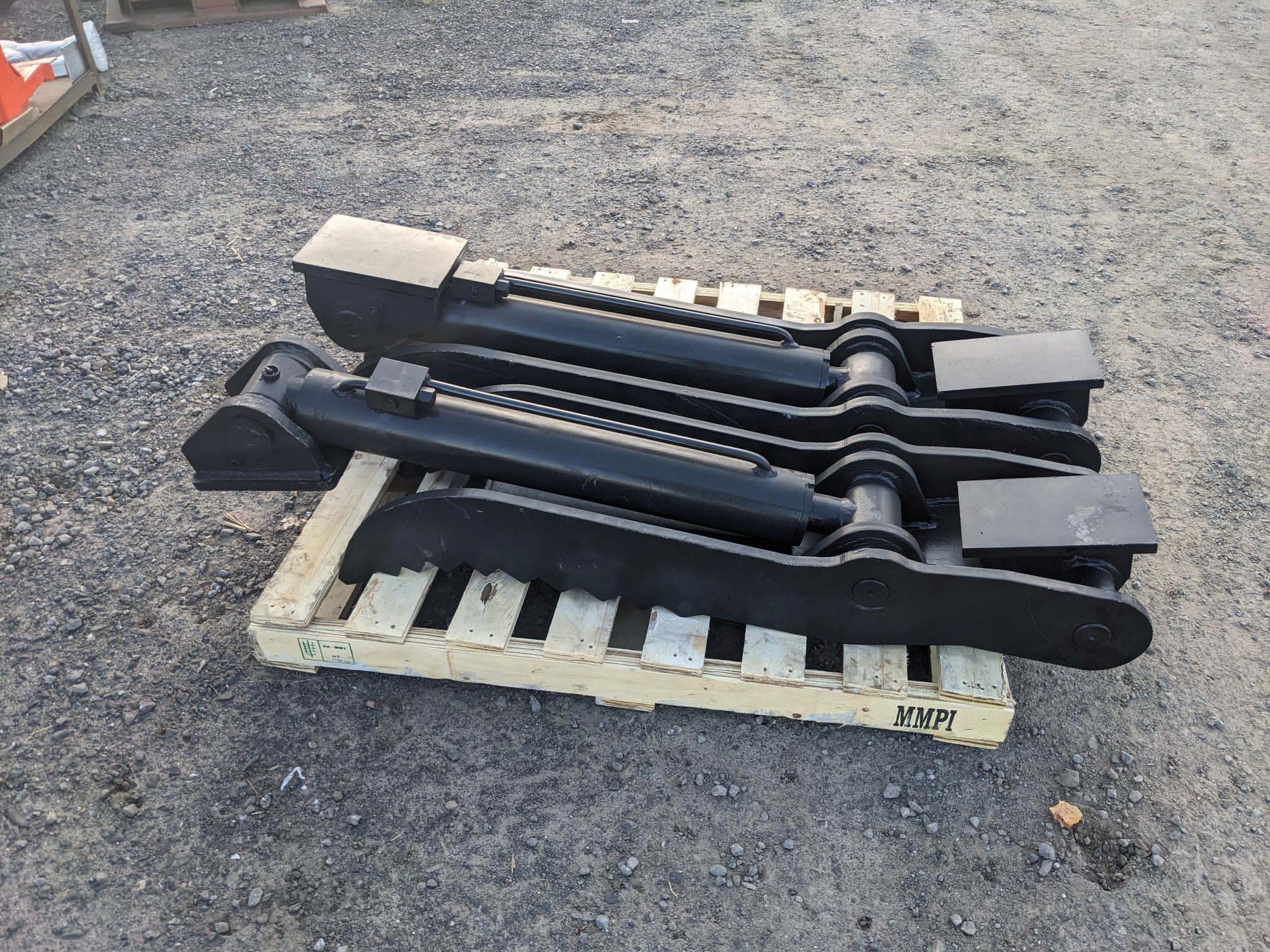   Pouce d'excavatrice 13T 3 000 $, 20T 4 400 $