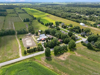 Gestion David Couture inc. / Gestion Sara de Grady (Sutton) Domaine À vendre