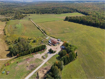 Gestion David Couture inc. / Gestion Sara de Grady (Sutton) Ferme/Fermette À vendre