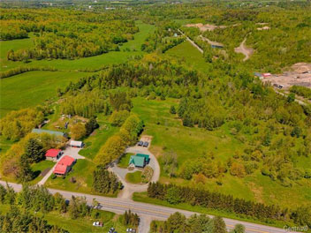 Gestion David Couture inc. / Gestion Sara de Grady (Sutton) Ferme/Fermette À vendre